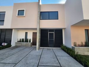 Venta de Casas en Lomas del Marques en Altos del Marques, Gran Ubicación y LUJO!