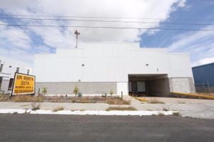 Renta de Nave Industrial en Bernardo Quintana - 1,800 m2 - UBICADISIMA!