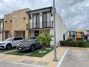 Casa en Venta en Puerta de Piedra, Corregidora, Querétaro, 3 Recamaras, Jardín