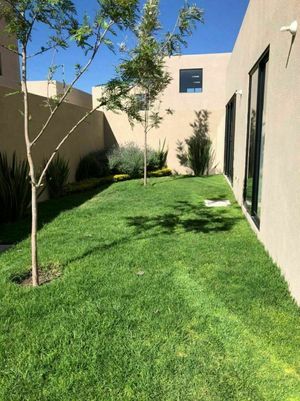 Se Vende Casa en Cumbres del Lago Duplex de 139 m2, Gran Jardín, 3 Recamaras