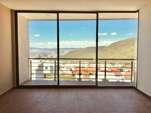 Residencia en Cumbres del Cimatario, Doble Altura, 3 Recamaras, Estudio, CtoServ