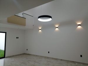 Se Vende Casa en Lomas de Juriquilla, 4 Habitaciones, Roof Garden, Doble Altura