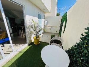 Casa en Venta en Portugal Residencial, 3 Recamaras, 2.5 Baños, Seguridad 24.7