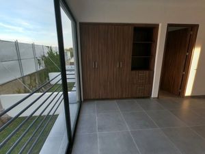 Se Vende Casa en Colinas de Juriquilla, DOBLE ALTURA, Gran Jardín, Lujo