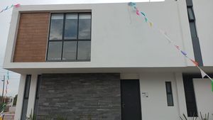 Se Vende Casa en Cañadas del Arroyo, Hermosa, Jardín, 3 Recamaras, de LUJO !!