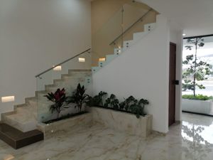 Se Vende Casa en Lomas de Juriquilla, 4 Habitaciones, Roof Garden, Doble Altura