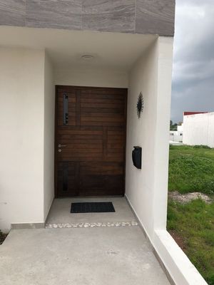 Se Vende Casa en Grand Juriquilla, Jardín, 3 Recamaras, Equipada !!