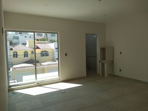Residencia en Colinas del Cimatario, Sótano,  Estacionamiento Techado 6 autos...