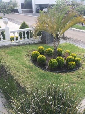 Hermosa Residencia en El Campanario, Alberca Techada,  5 Habitaciones, 7 Autos..