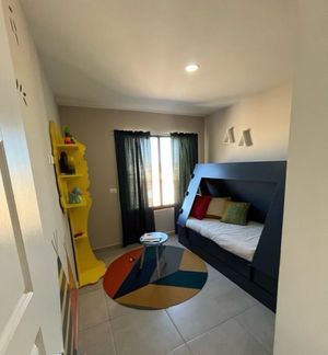 Se Vende Casa en Capital Sur, 3 Recamaras, Jardín, Pasillo Lateral, 2.5 Baños