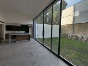 Se Vende Casa en Colinas de Juriquilla, DOBLE ALTURA, Gran Jardín, Lujo