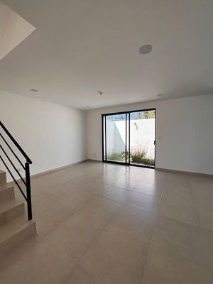 Se Vende Casa en Cañadas del Arroyo, 4ta Recamara en PB, Jardín, Roof, Lujo !