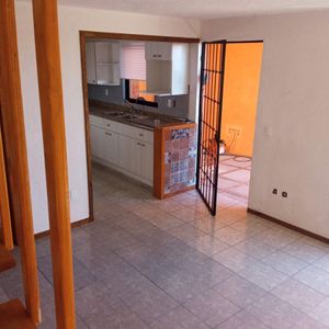 Linda Casa en Villas de Santiago, 3 Niveles, Gran Ubicación, de Oportunidad !!