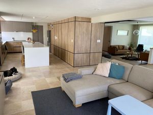 Se Vende Residencia en El Campanario,  en Esquina, Rodeada de Jardín, LUJO!