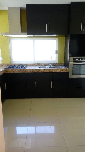 Se Vende Casa en El Pueblito Centro, 3 Recamaras, 3.5 Baños, Jardín, Ubicadisima