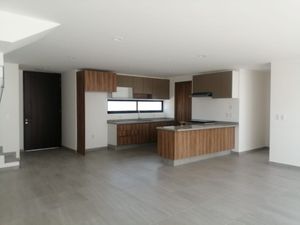 Casa de Ensueño en Venta en Juriquilla San Isidro, 3 Recamaras, Estudio, Lujo!