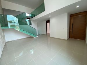 Residencia de Autor en Cumbres del Cimatario, 4 Recamaras, 4.5 Baños, Doble Alt.