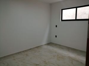 Se Vende Casa en Lomas de Juriquilla, 4 Habitaciones, Roof Garden, Doble Altura