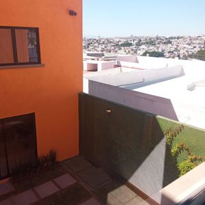 Hermosa Casa en Villas de Santiago, 3 Niveles, Gran Ubicación, de Oportunidad !!