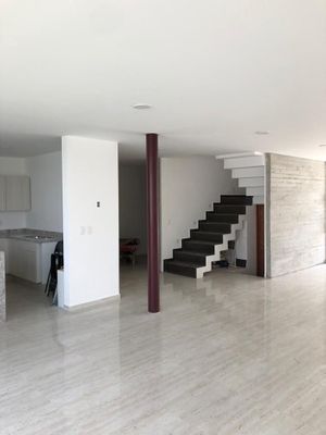 Hermosa Residencia en Bio Grand Juriquilla, 3 Recamaras, 3 Niveles, Roof Garden