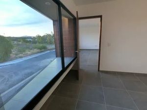 Se Vende Preciosa Casa en Colinas de Juriquilla, DOBLE ALTURA, Gran Jardín, Lujo