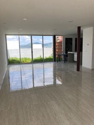 Hermosa Residencia en Bio Grand Juriquilla, 3 Recamaras, 3 Niveles, Roof Garden