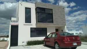 Se Vende Casa en Grand Juriquilla, Jardín, 3 Recamaras, Equipada !!