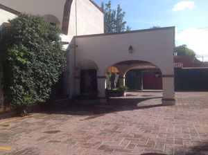 Se Vende Hotel en Tequisquiapan, 11 Recamaras, 18 Baños, Alberca, Cancha  Tenis