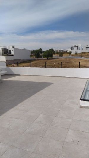 Hermosa Casa en Bio Grand Juriquilla, Roof Garden, Jardín, Estudio, 3 Recamaras