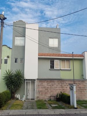 Casa en Condominio en Renta, Santa María Totoltepec, Toluca, Edo. México