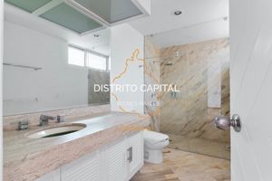 Casa remodelada en Venta en Bosques de las Lomas, Cuajimalpa, CDMX