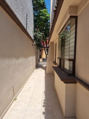 Casa en Condominio en Renta, Amoblada o Sin Muebles, San Carlos Metepec