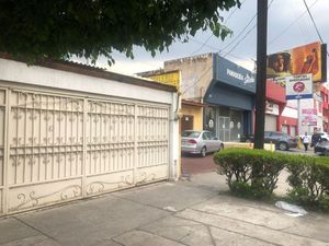 Casa comercial en renta sobre Av. Mariano Otero Paseos del sol