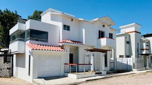 Casa en venta, Cubillas Sur, Zona Dorada, cerca de Gabilondo y Calete