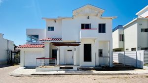 Casa en venta, Cubillas Sur, Zona Dorada, cerca de Gabilondo y Calete