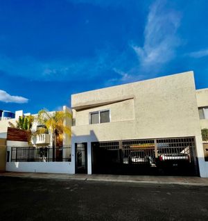 Casa en Venta con Alberca dentro de Condominio en Juriquilla, Qro.