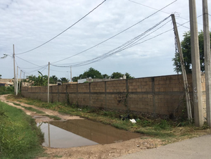 esquina  de 1044 m2, bardeado con portón, ideal encierro de camiones