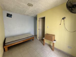 casa en venta en el centro de la ciudad- un piso- funcional y habitable (piscina