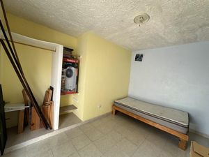 casa en venta en el centro de la ciudad- un piso- funcional y habitable (piscina