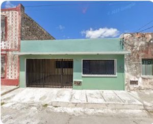 casa en venta en el centro de la ciudad- un piso- funcional y habitable (piscina