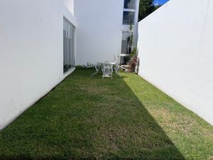MODELO CONFORT- dos habitaciones, jardín, privada con seguridad, cochera techada