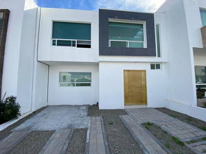 CASA EN VENTA EN REAL DE JURIQUILLA