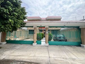 CASA EN RENTA EN MANSIONES DEL VALLE AMUEBLADA