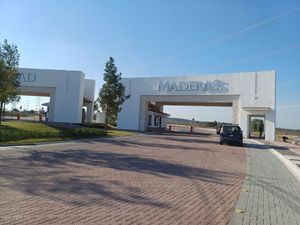 TERRENO EN VENTA EN CIUDAD MADERAS CORREGIDORA COND. AHUEHUETE