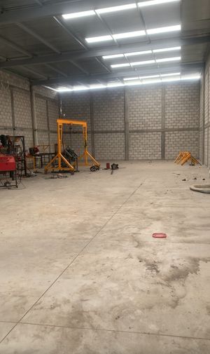 BODEGA INDUSTRIAL con 75kvas y a 5min del Fray Junipero y Zibata