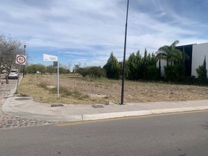 Terreno en ESQUINA - CAMPANARIO  Av PASEO DE LA SACRISTIA