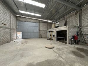 BODEGA INDUSTRIAL con 75kvas y a 5min del Fray Junipero y Zibata