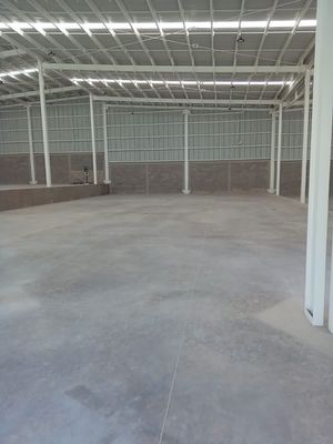 BODEGA EN RENTA junto PIQ con andén autonivelable y rampa