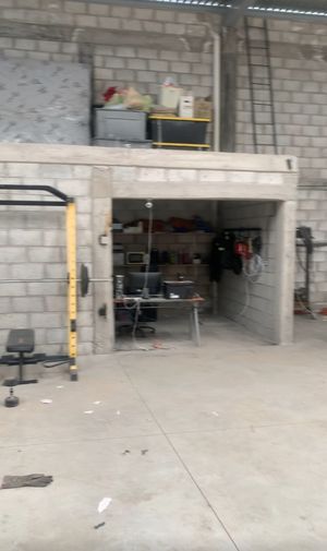 BODEGA INDUSTRIAL con 75kvas y a 5min del Fray Junipero y Zibata