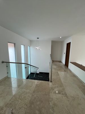 Hermosa casa  Fracc Zibatá, privada biznaga